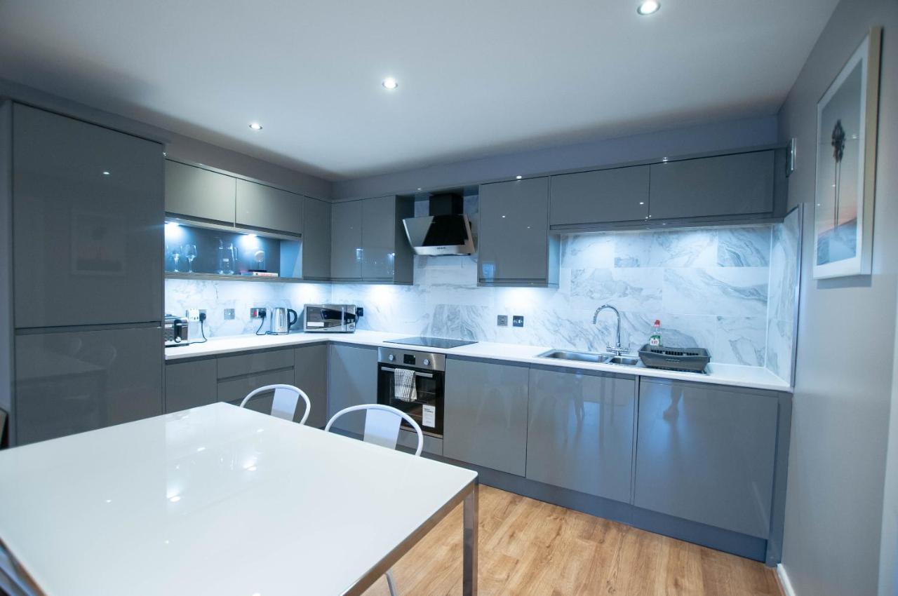 Stunning 2 Bed Merchant City Apartment With Residents Parking Glasgow Luaran gambar