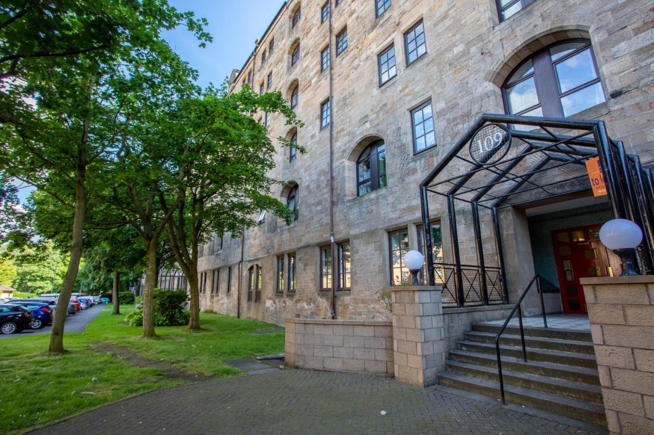 Stunning 2 Bed Merchant City Apartment With Residents Parking Glasgow Luaran gambar